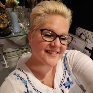 Meet your Posher, Suzanne